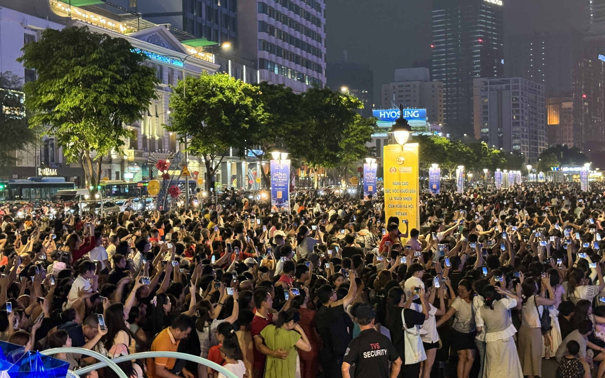 UBND TPHCM nêu tên 3 phường khi yêu cầu tăng cường quản lý phương tiện vui chơi dưới nước - Ảnh 2.