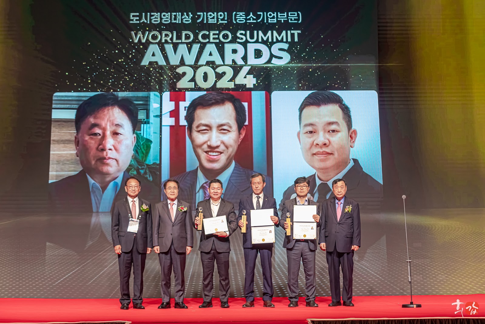 Phó Chủ tịch VIREA Trương Gia Bảo nhận giải thưởng tại chương trình CICON SEOUL 2024- Ảnh 1.