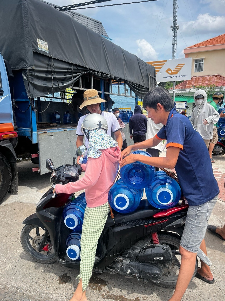 Coca-Cola Việt Nam hỗ trợ nước uống vùng hạn mặn tỉnh Long An- Ảnh 1.