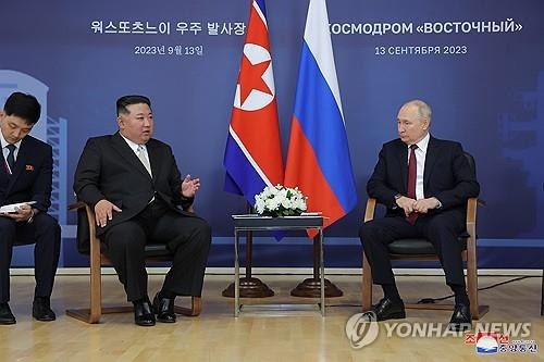 Tổng thống Nga Vladimir Putin tiếp Chủ tịch Triều Tiên Kim Jong-un hồi tháng 9-2023 ở vùng Viễn Đông Nga. Ảnh: Yonhap