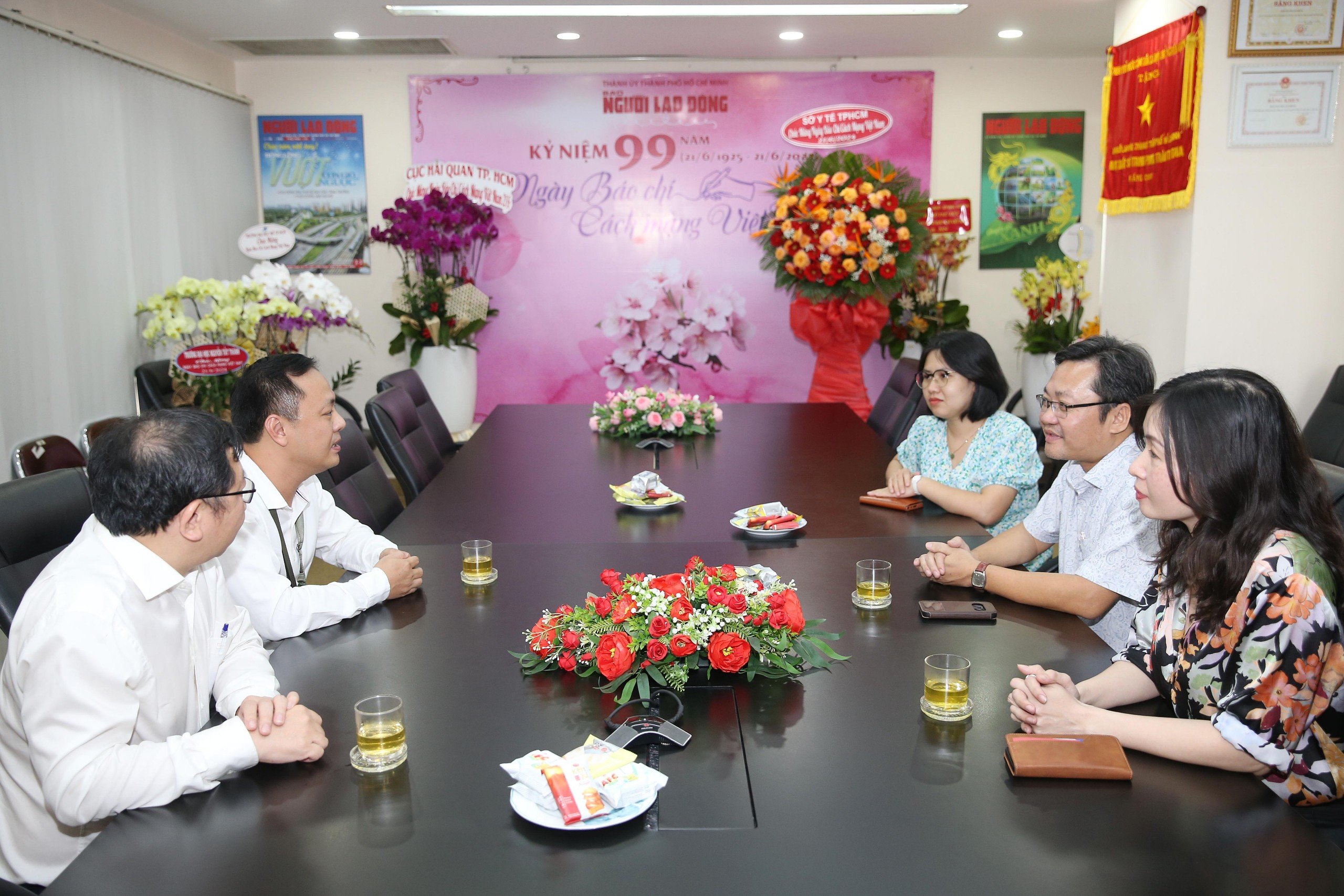 Báo Người Lao Động tiếp tục gắn kết, đồng hành với nhiều cơ quan, đơn vị- Ảnh 7.