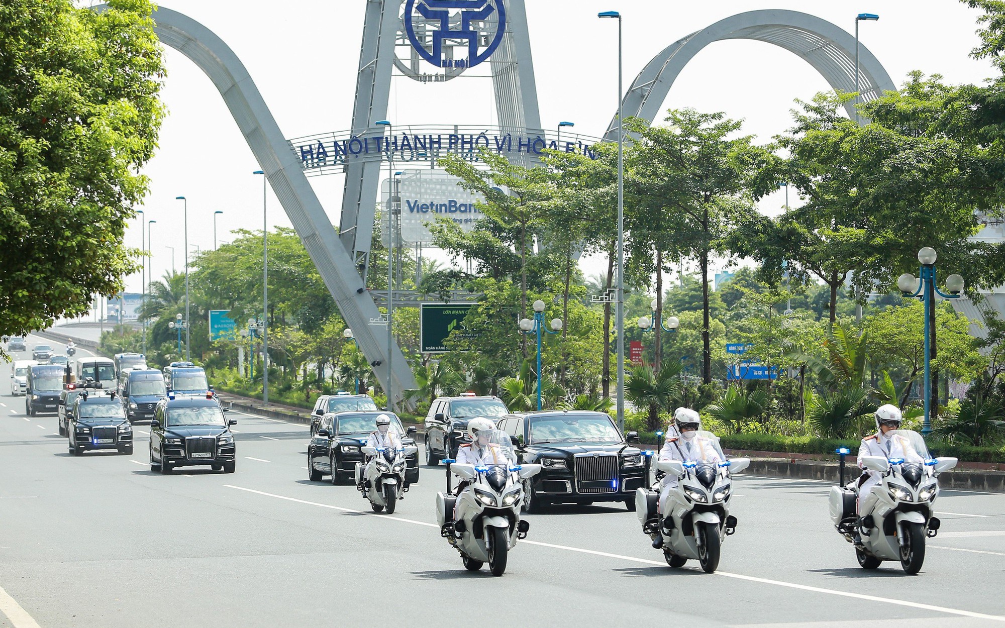 “Pháo đài di động” chống tên lửa, nổi như tàu ngầm của ông Putin đến Ấn Độ - Ảnh 3.