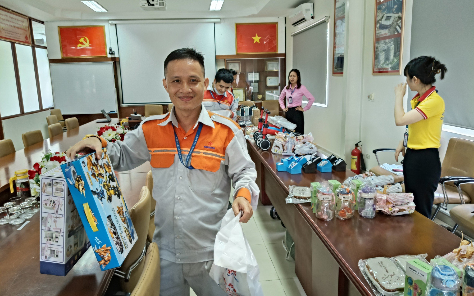 Bộ Tài chính đề xuất quy định miễn, giảm, tạm dừng đóng kinh phí Công đoàn - Ảnh 2.