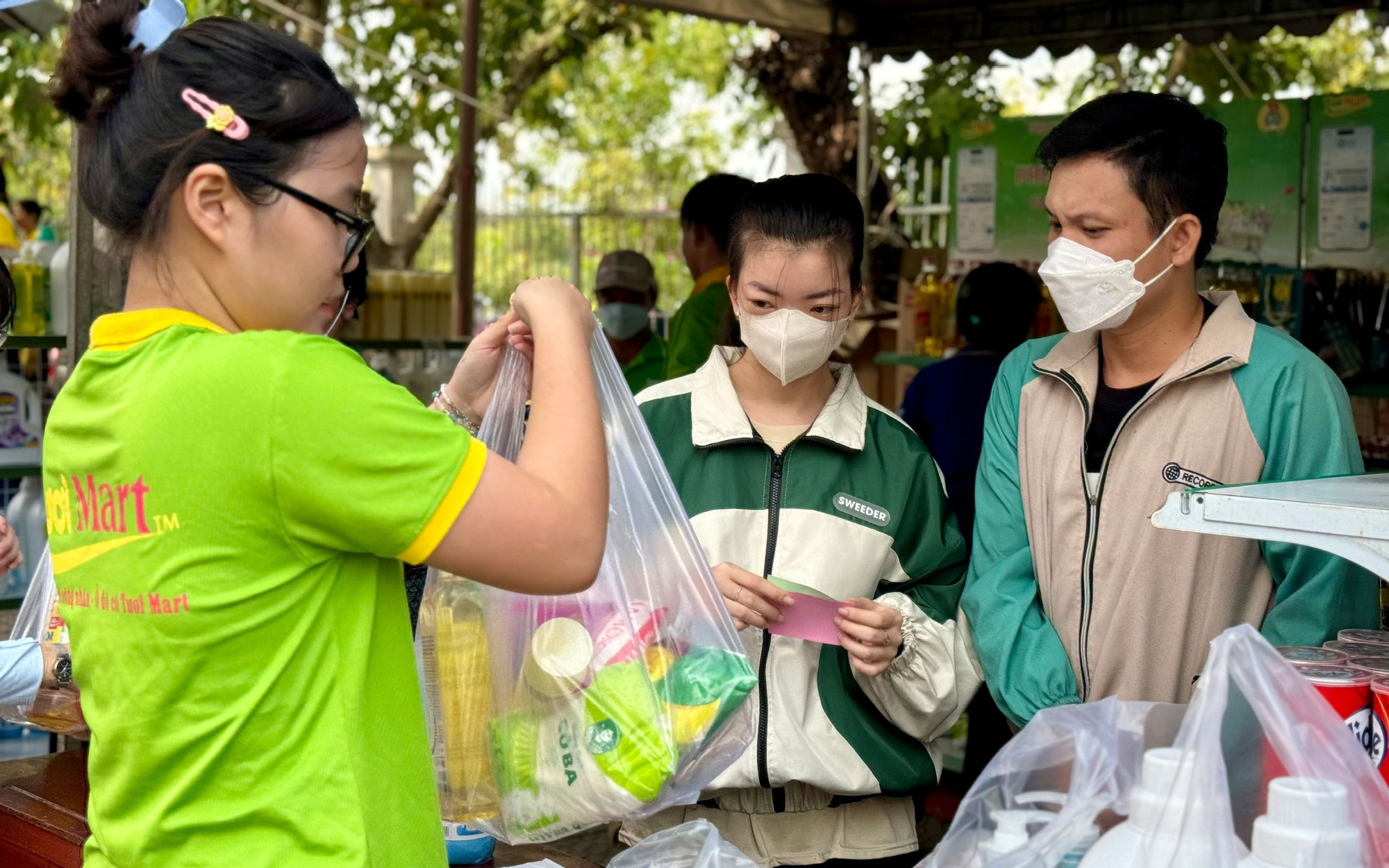 Thiết thực Tháng Công nhân