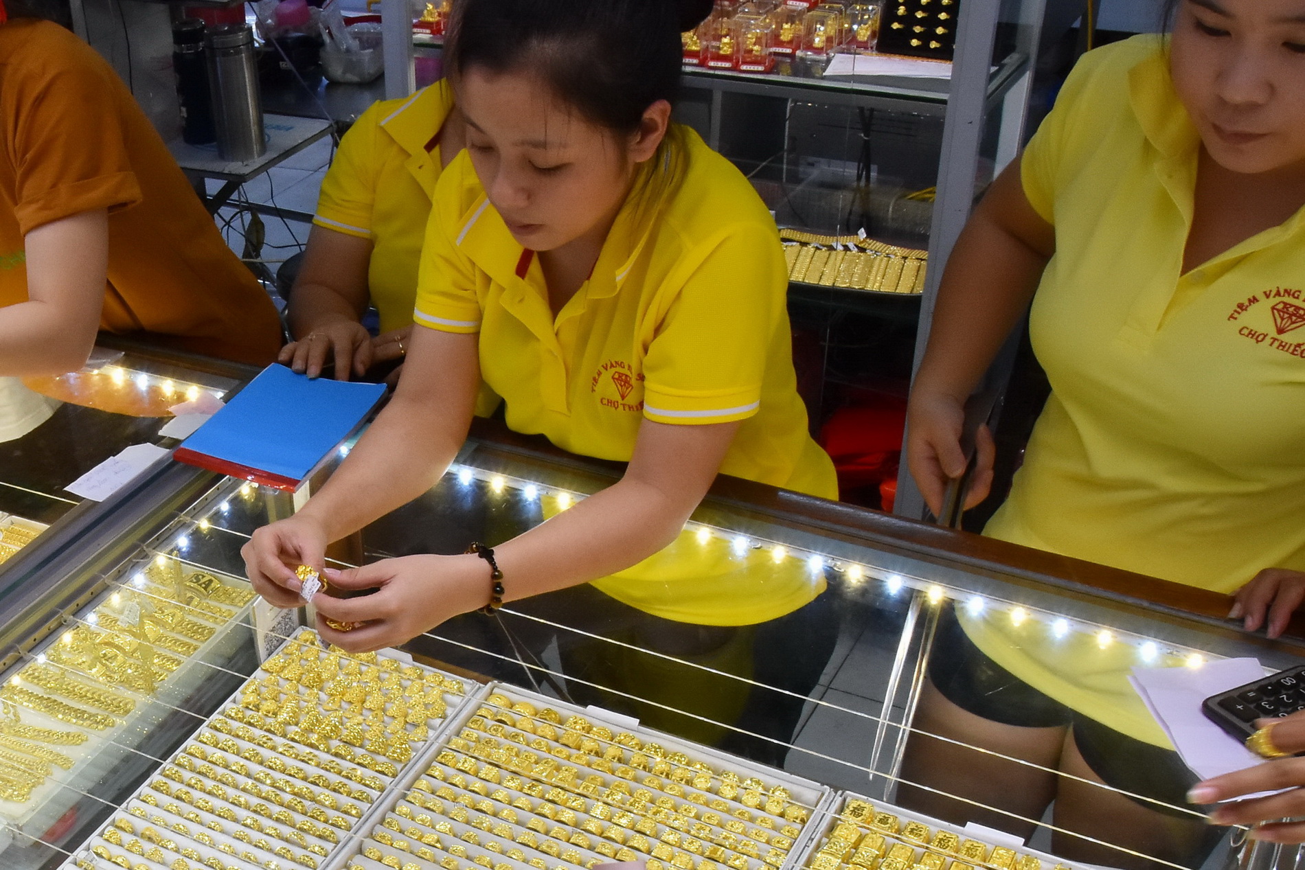 Giá vàng hôm nay, 26-6: Bất ngờ sụt giảm- Ảnh 1. Giá vàng hôm nay, 26-6: Bất ngờ sụt giảm- Ảnh 1.