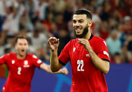 Georges Mikautadze góp công giúp Georgia lọt vào vòng 1/8 và đang dẫn đầu danh sách “Vua phá lưới” Euro 2024 Ảnh: REUTERS