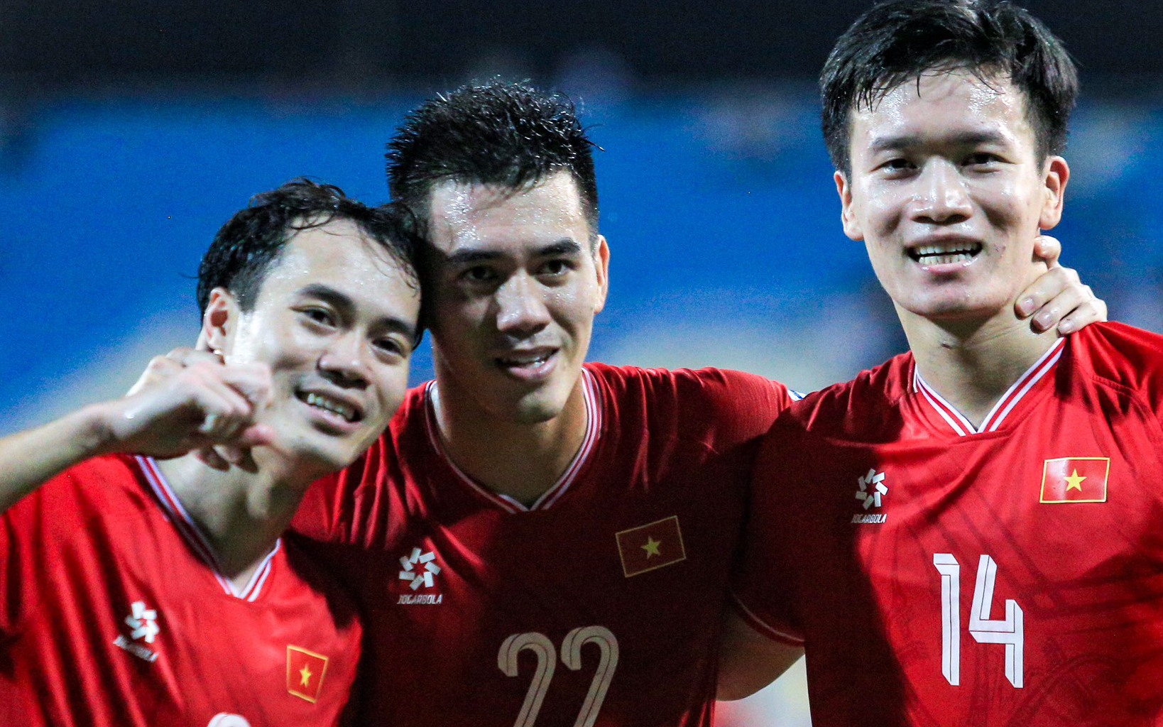 Ngược dòng 3-2 trước Philippines, Việt Nam tiếp tục nuôi hy vọng
