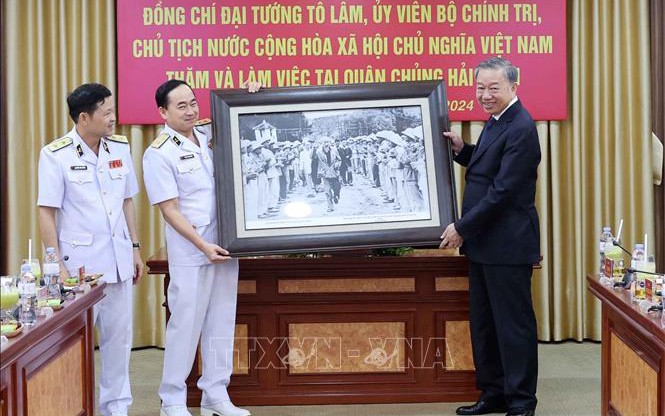 Quân chủng Hải quân đón nhận Huân chương Hồ Chí Minh lần thứ ba - Ảnh 2.