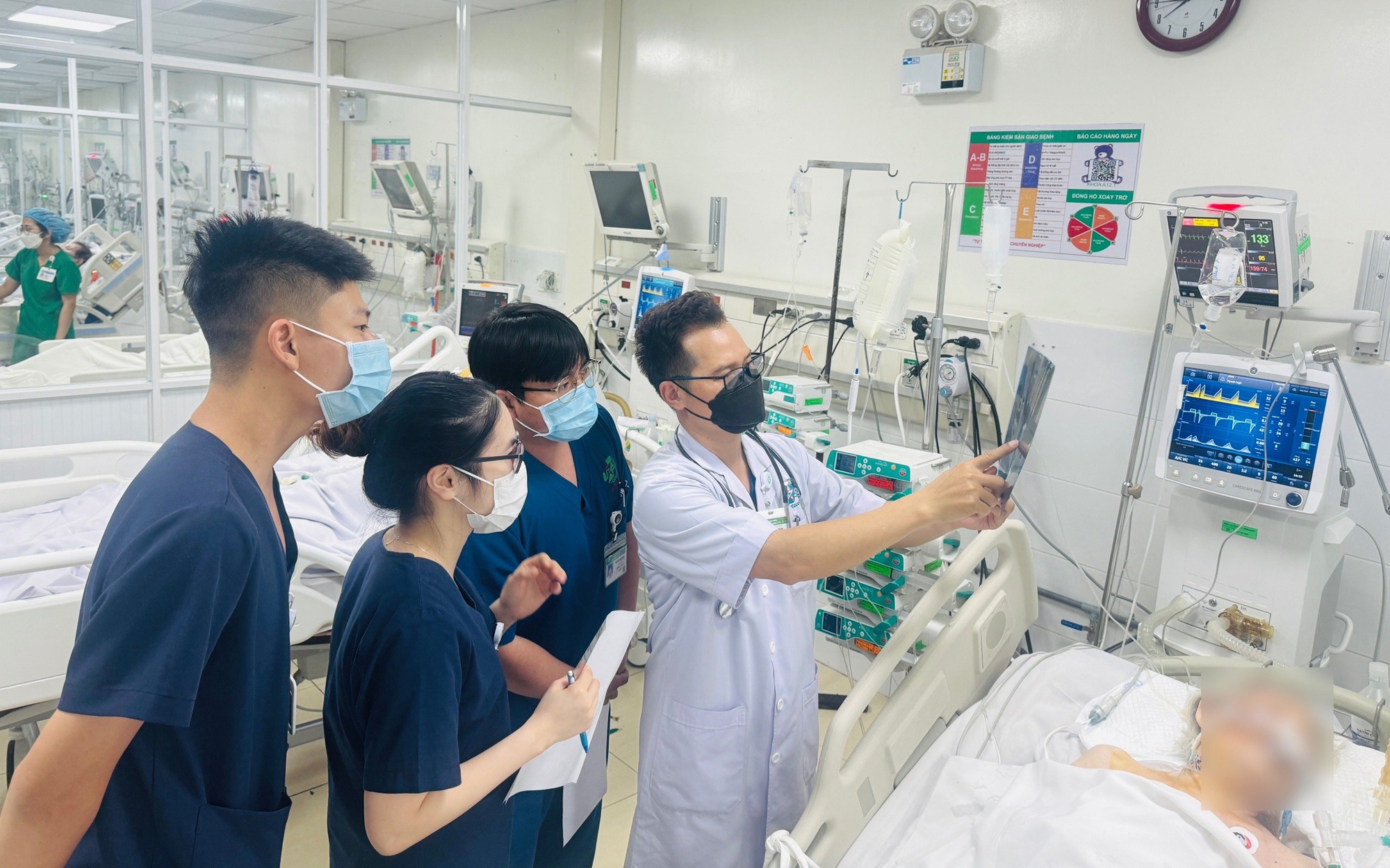 Bệnh nh&acirc;n tử vong sau truyền dịch tại nh&agrave;, nghi sốc phản vệ - Ảnh 2.