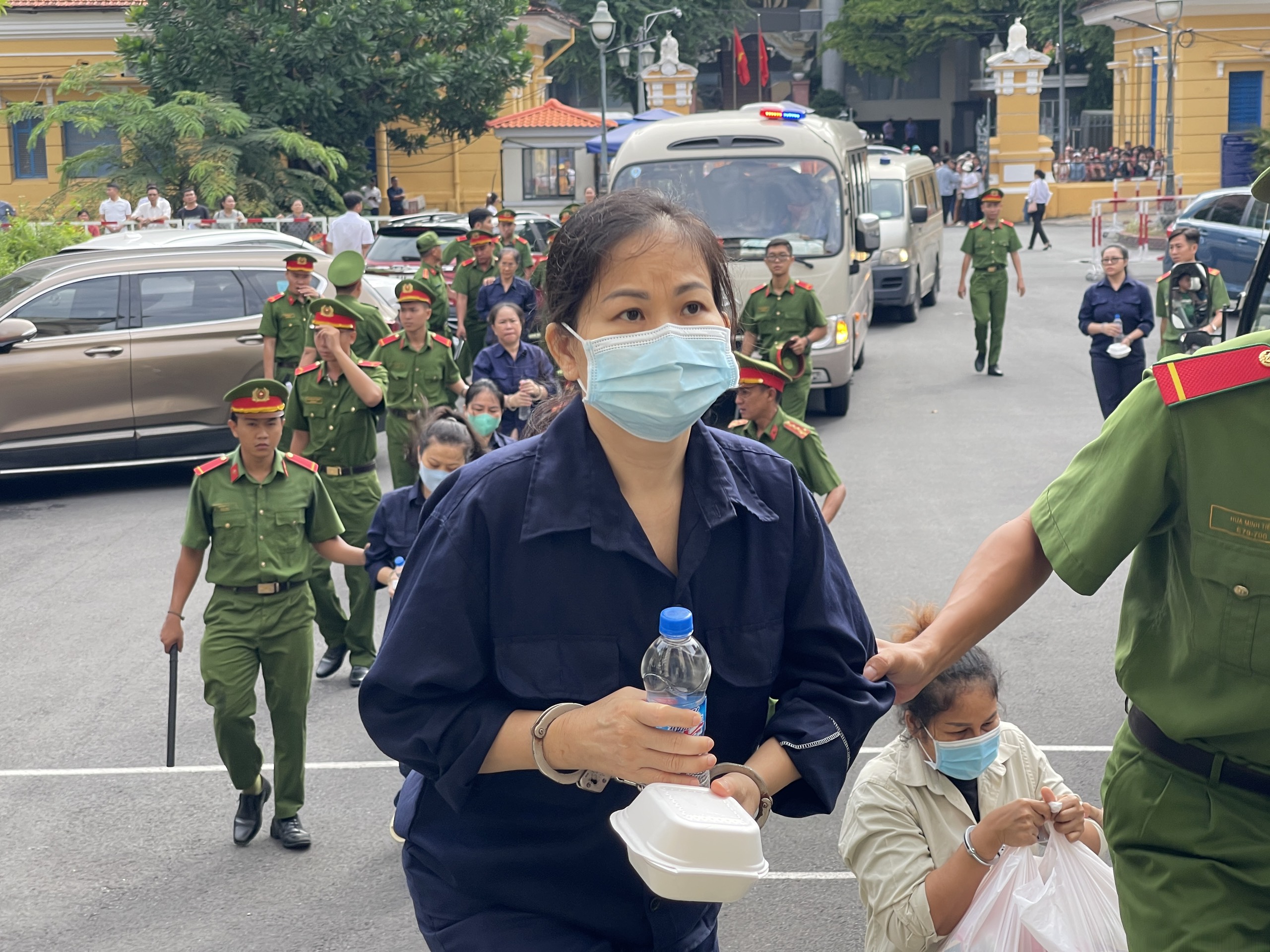 Buôn lậu 6,1 tấn vàng vào Việt Nam, các “bà trùm” hưởng lợi bao nhiêu?