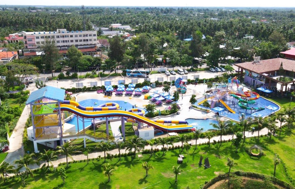 An aerial view of a water park  Description automatically generated