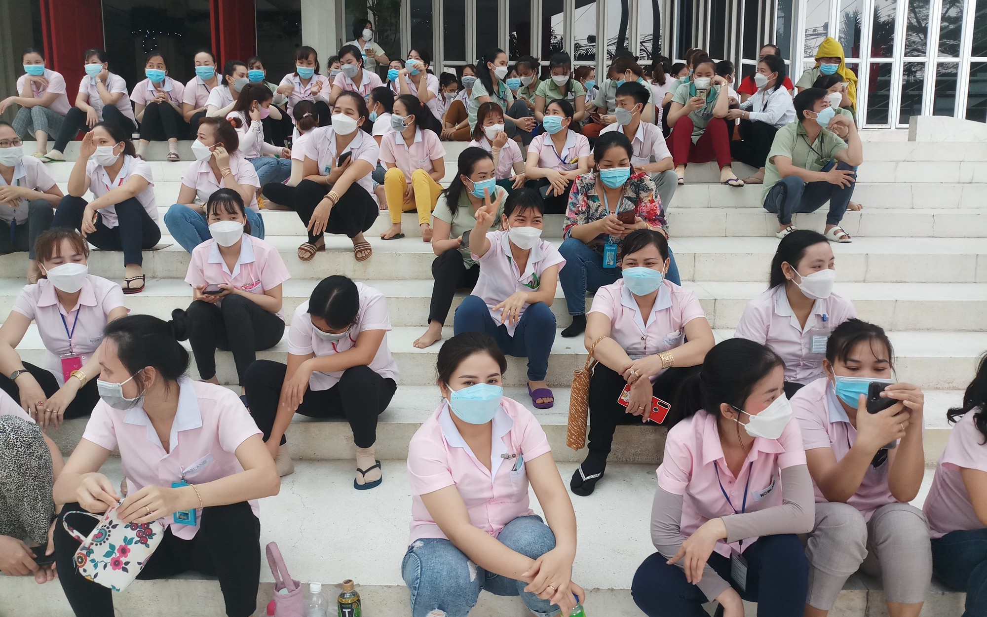 Xử phạt dồn dập doanh nghiệp đưa lao động đi nước ngo&agrave;i - Ảnh 2.