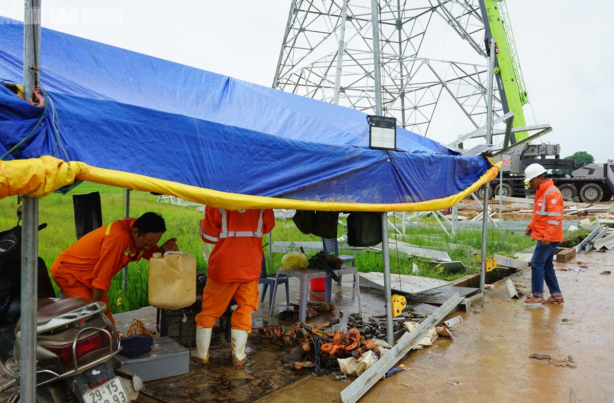 VIDEO: Người lao động ngành điện "dầm mưa" thi công Đường dây 500 kV- Ảnh 11.