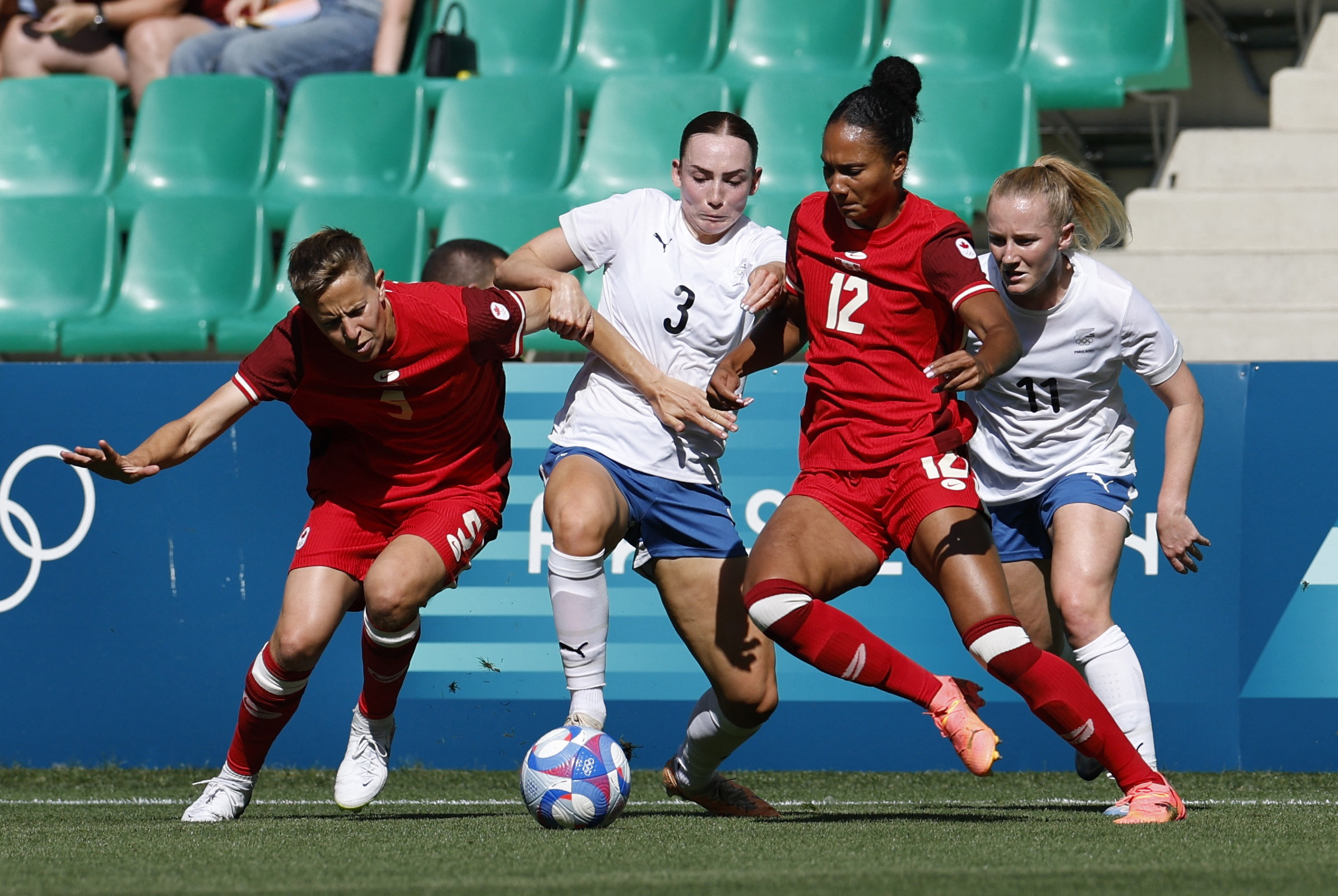 Tuyển nữ Canada bị trừ 6 điểm vì bê bối do thám ở Olympic Paris- Ảnh 3. Tuyển nữ Canada bị trừ 6 điểm vì bê bối do thám ở Olympic Paris- Ảnh 3.