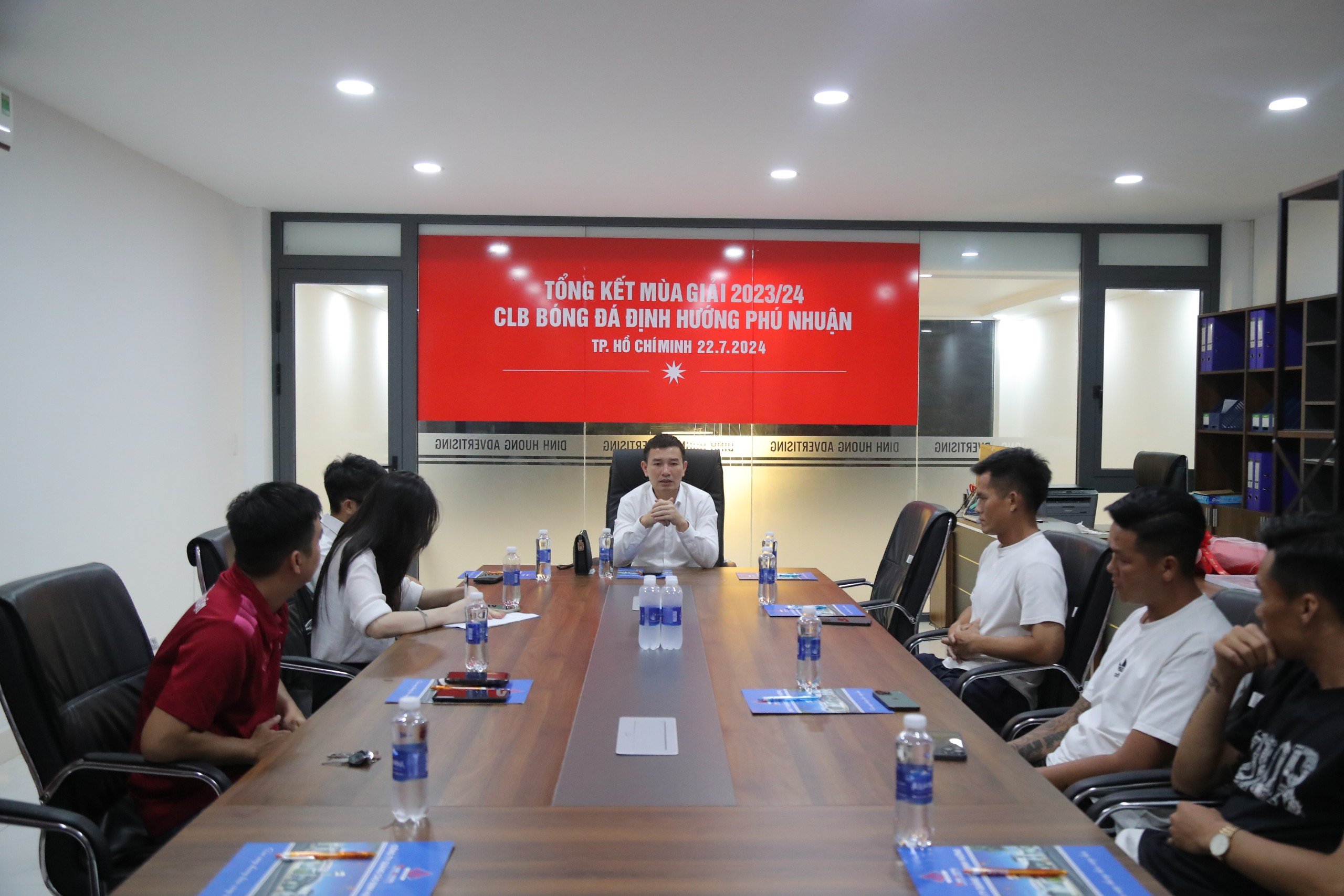 Toàn cảnh lùm xùm của tân binh Giải Hạng nhất - CLB Định Hướng Phú Nhuận- Ảnh 2. Toàn cảnh lùm xùm của tân binh Giải Hạng nhất - CLB Định Hướng Phú Nhuận- Ảnh 2.