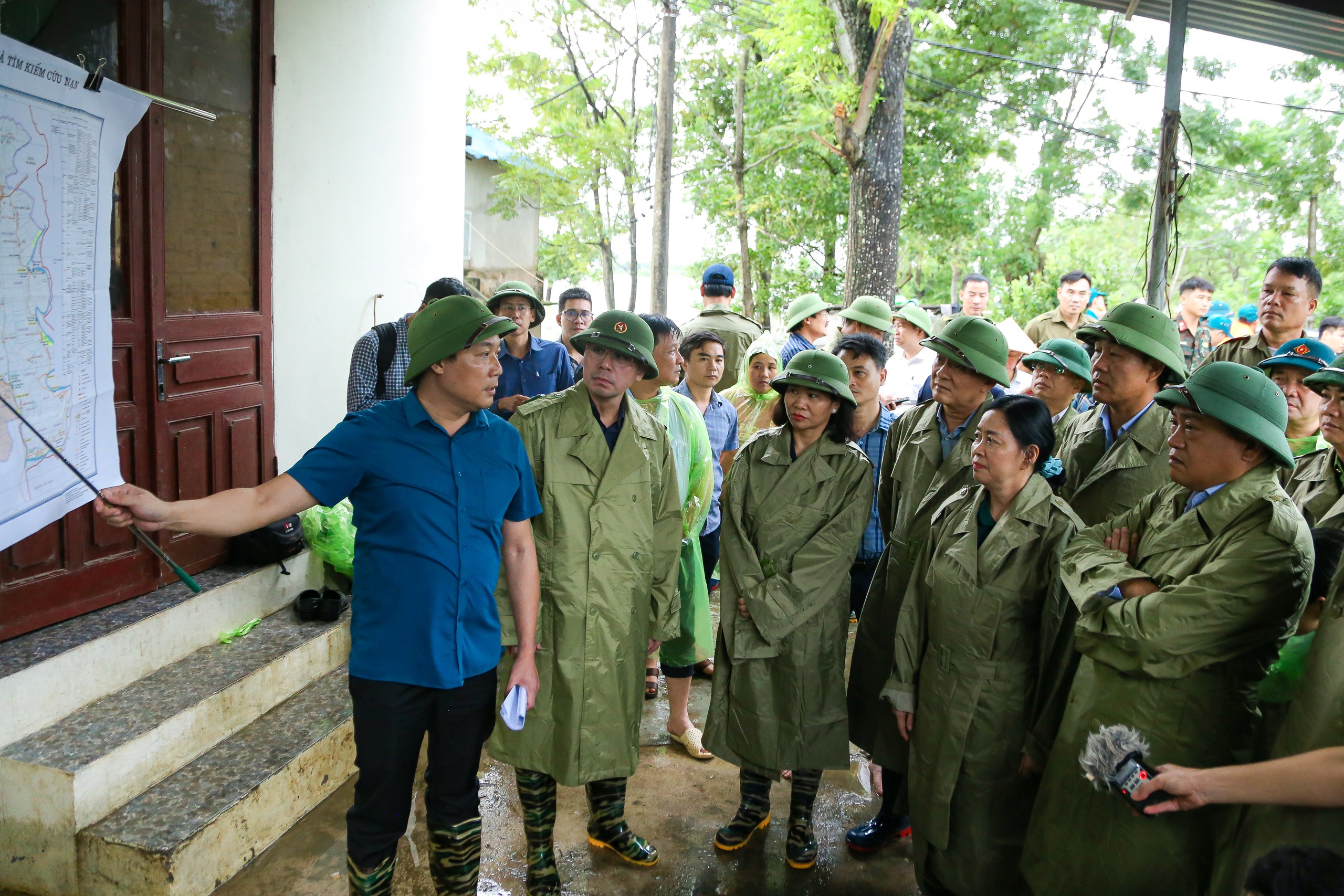 Bí thư Thành ủy Hà Nội thị sát vùng rốn lũ huyện Chương Mỹ- Ảnh 3.