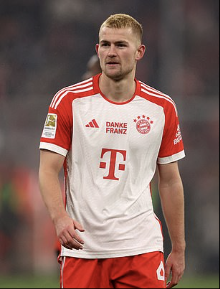 De Ligt đồng ý gia nhập Man United, chờ quyết định từ Bayern Munich- Ảnh 1.