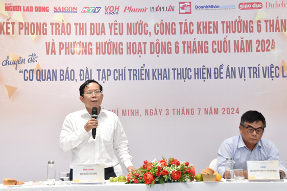 Ông Tô Đình Tuân, Tổng Biên tập Báo Người Lao Động, phát biểu tại hội nghị
