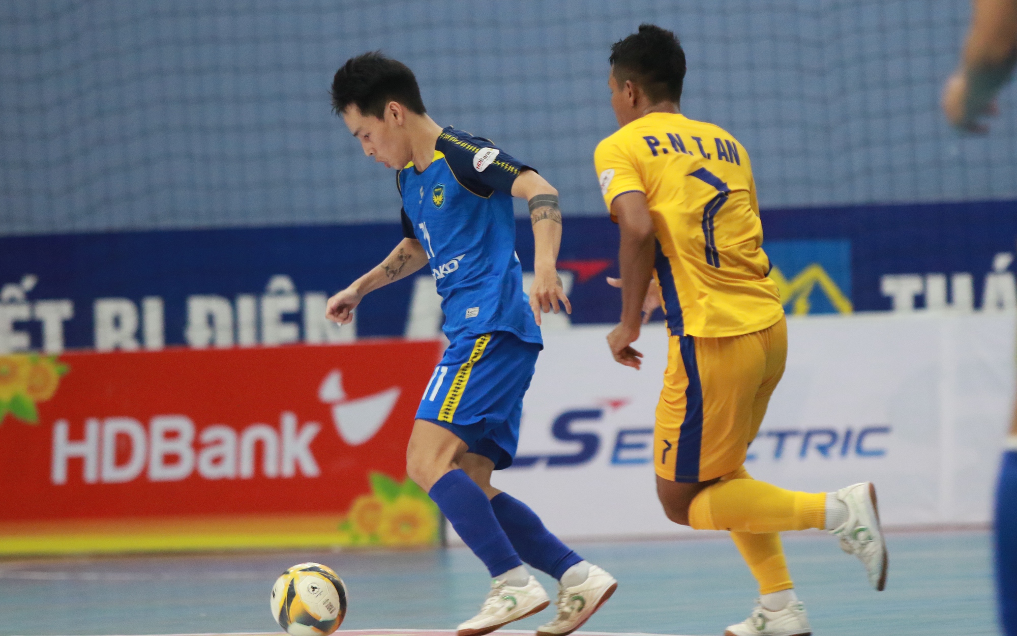 Sahako chưa từ bỏ cuộc đua vô địch futsal, bám sát vị trí nhì bảng