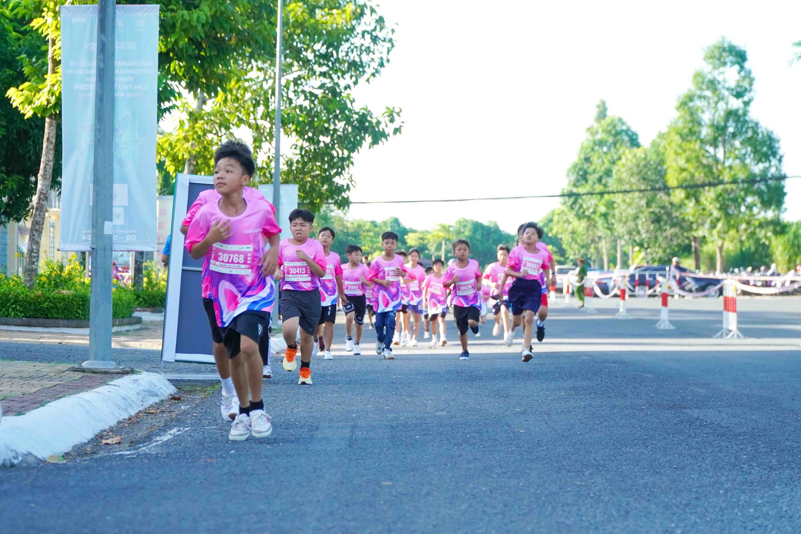 Những hình ảnh vui nhộn tại giải marathon quy mô lớn nhất ĐBSCL- Ảnh 8.