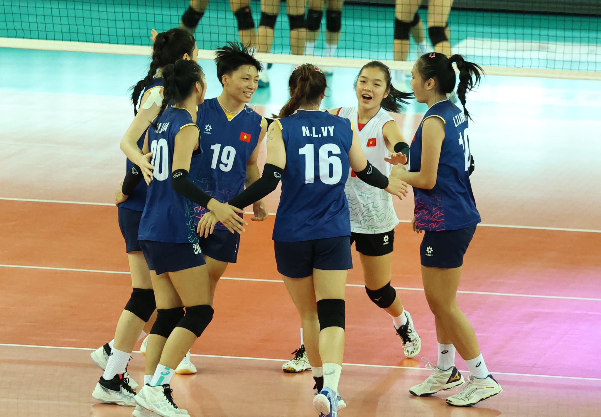 Tim Vietnam U20 memenangkan hak untuk berpartisipasi dalam Kejuaraan Dunia Bola Voli Wanita U21 2025 - Foto 6. Tuyển U20 Việt Nam giành quyền tham dự Giải vô địch bóng chuyền U21 nữ thế giới 2025- Ảnh 6.