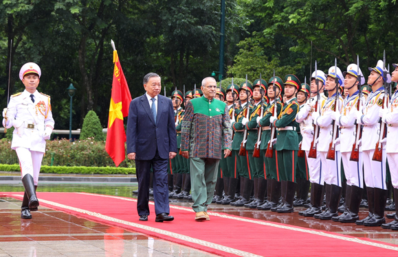 Chủ tịch nước Tô Lâm và Tổng thống Timor-Leste Jose Ramos-Horta duyệt đội danh dự Quân đội Nhân dân Việt Nam Ảnh: TTXVN Chủ tịch nước Tô Lâm và Tổng thống Timor-Leste Jose Ramos-Horta duyệt đội danh dự Quân đội Nhân dân Việt Nam Ảnh: TTXVN