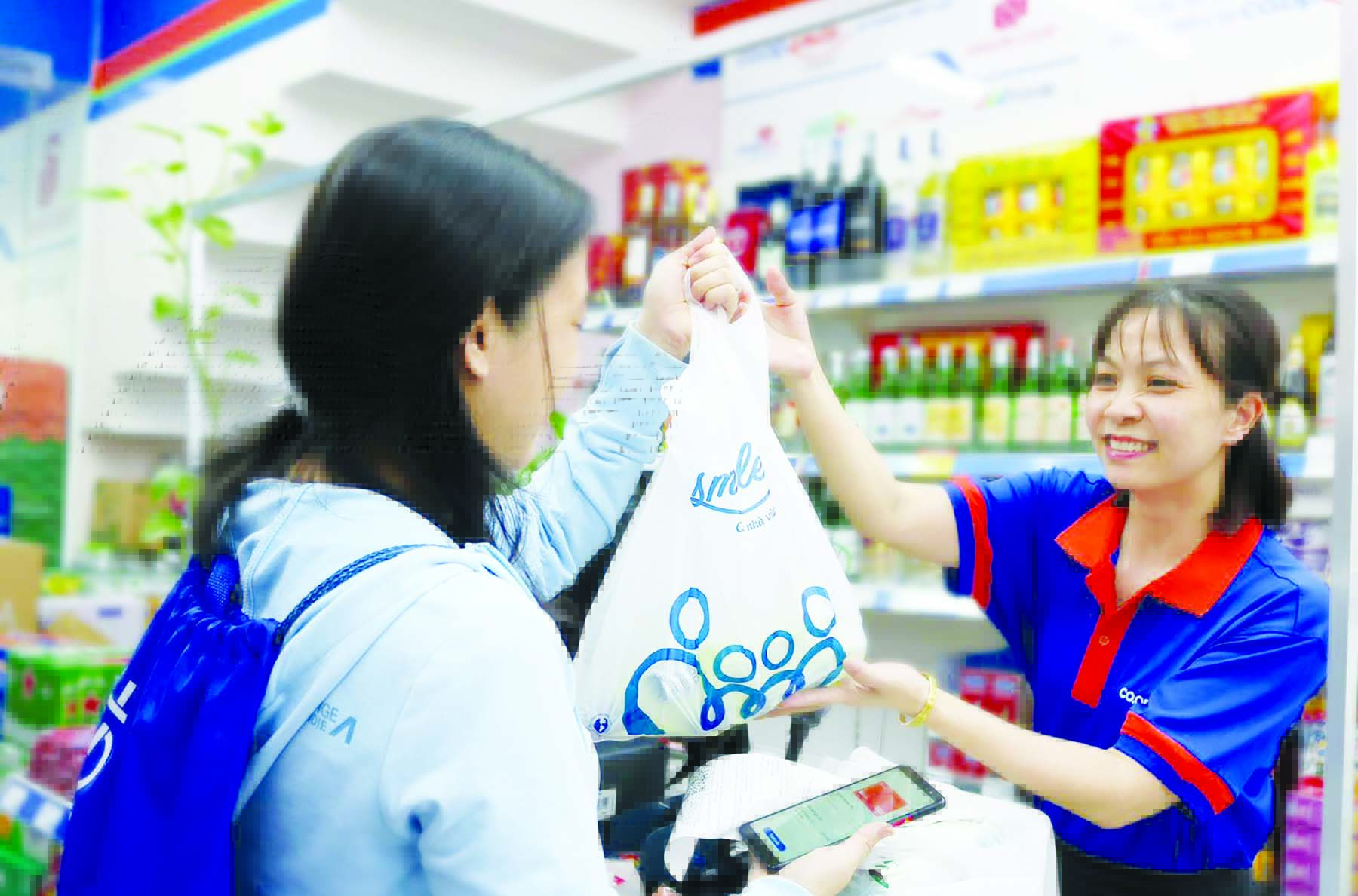 Co.op Smile trở thành cửa hàng bách hóa thân thuộc của nhiều người dân ở TP HCM Co.op Smile trở thành cửa hàng bách hóa thân thuộc của nhiều người dân ở TP HCM