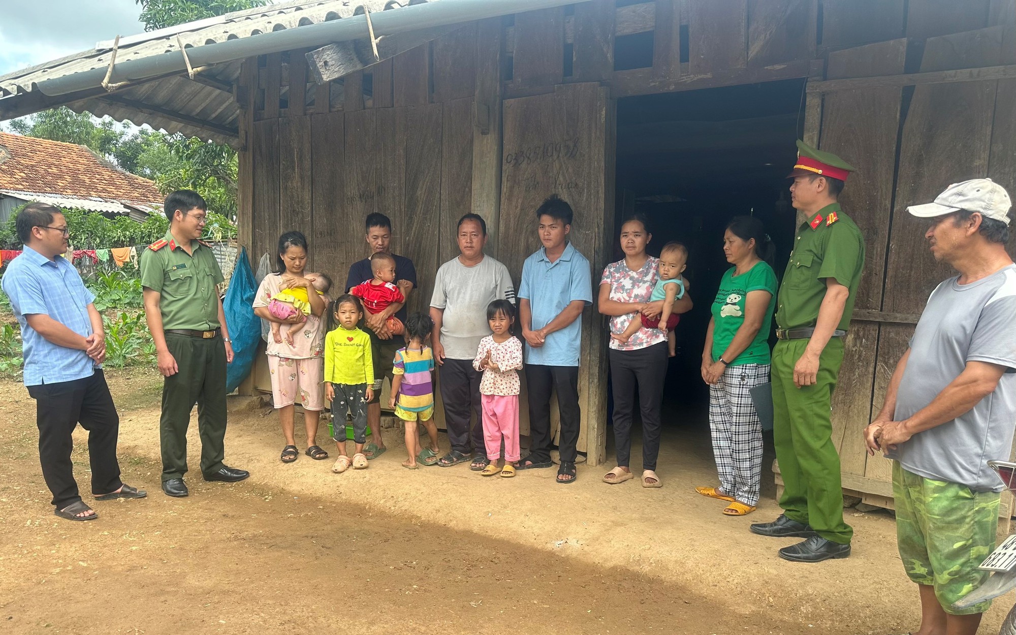 Phạt t&ugrave; đối tượng x&uacute;i giục một thiếu ni&ecirc;n đi cướp giật t&agrave;i sản - Ảnh 2.