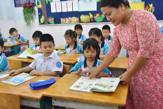 Thiếu giáo viên cục bộ là một trong những khó khăn của nền giáo dục Ảnh: TẤN THẠNH Thiếu giáo viên cục bộ là một trong những khó khăn của nền giáo dục Ảnh: TẤN THẠNH