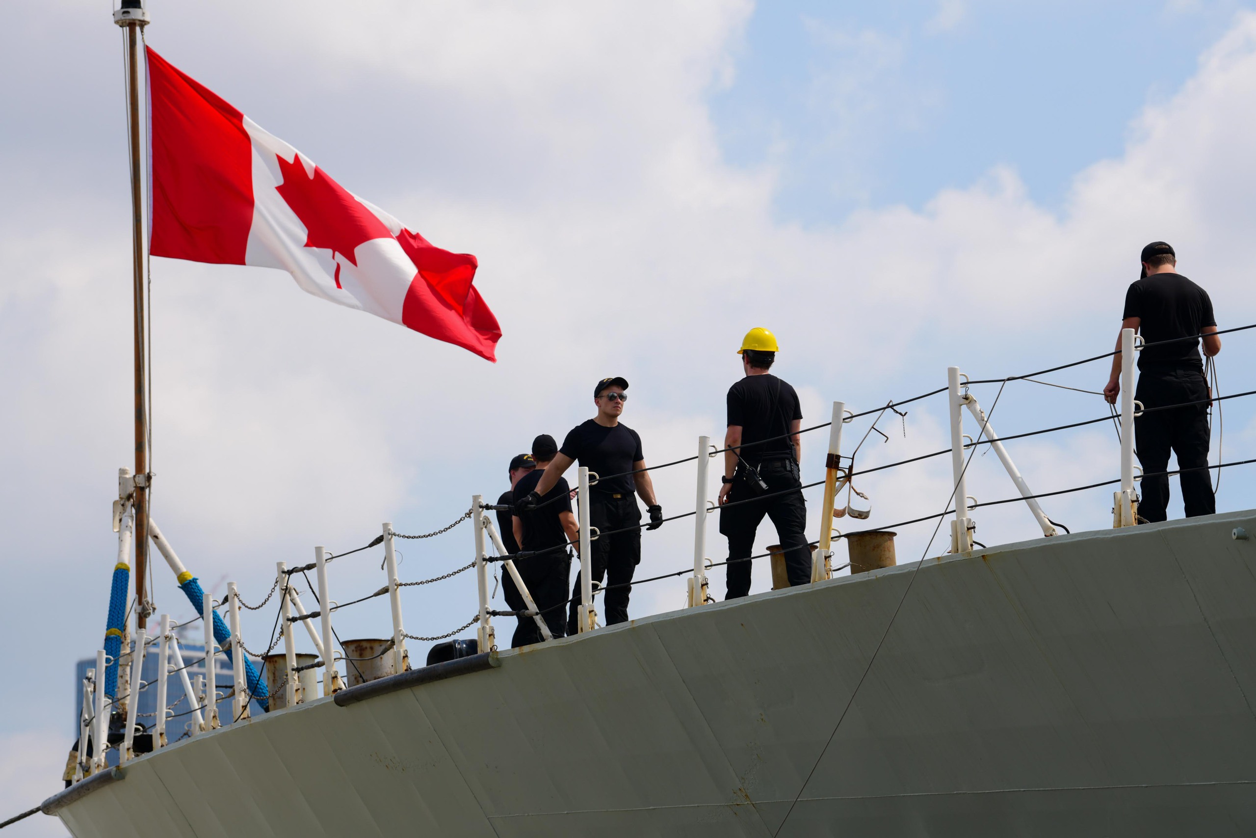 Bên trong tàu Hải quân Hoàng gia Canada thăm TP HCM- Ảnh 16.