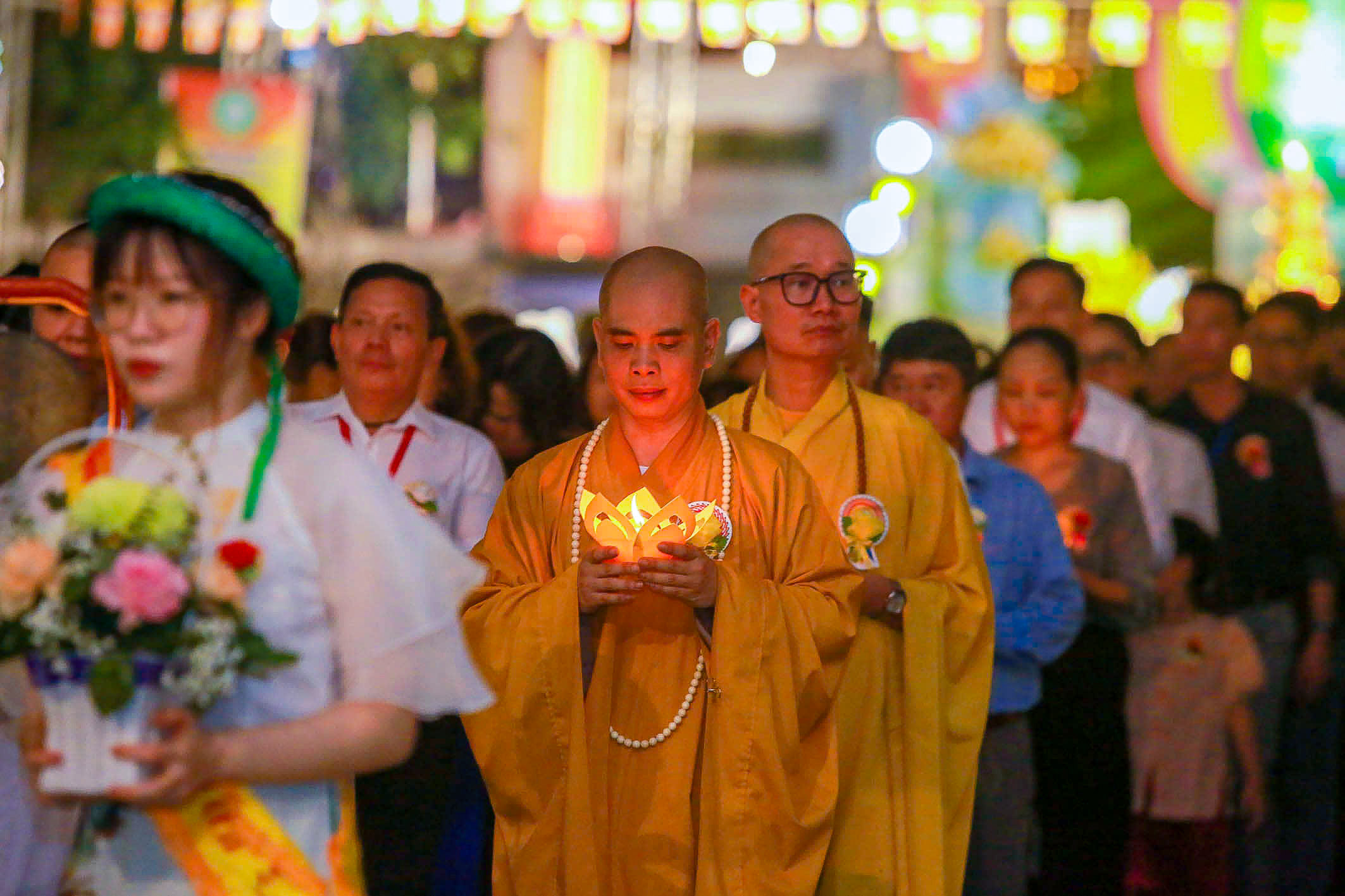 Hàng ngàn người tham dự đại lễ Vu Lan- Ảnh 10.