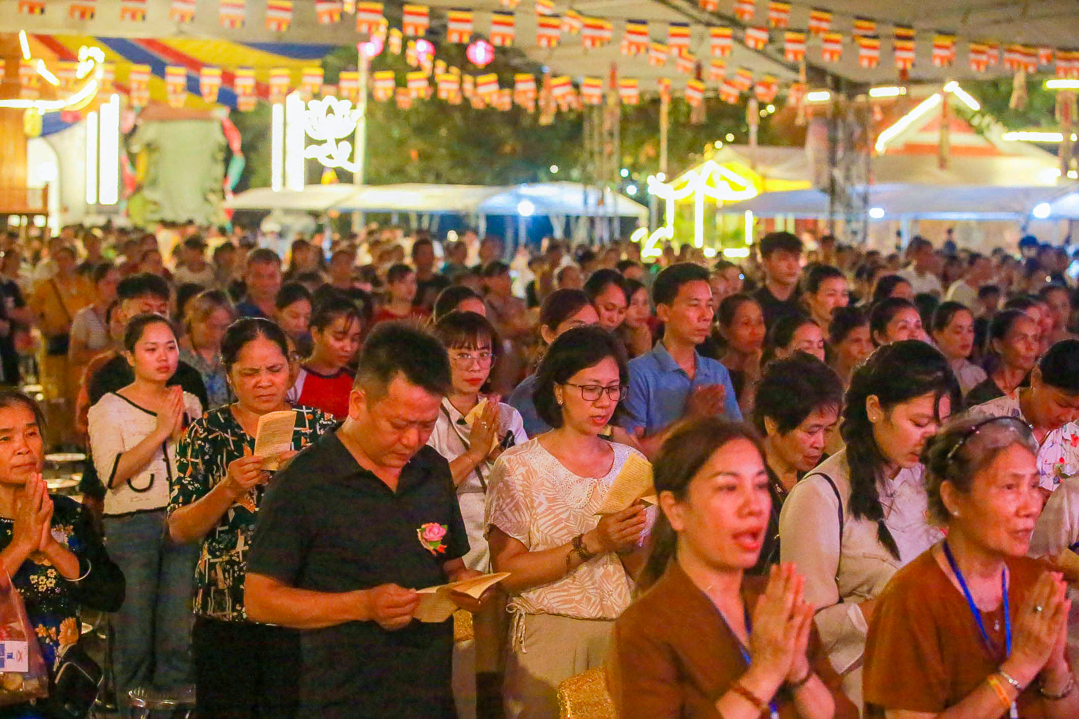 Hàng ngàn người tham dự đại lễ Vu Lan- Ảnh 2.