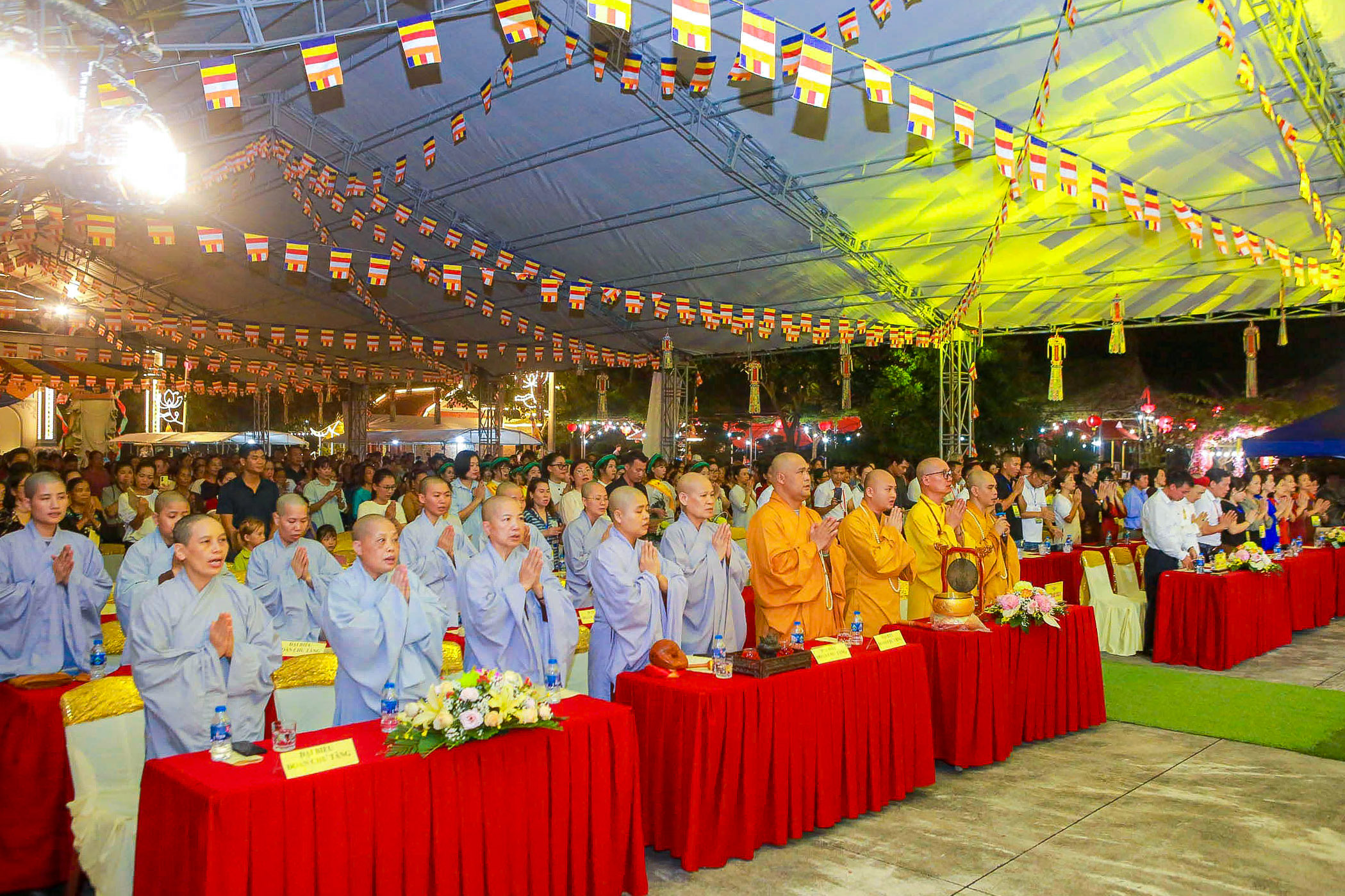 Hàng ngàn người tham dự đại lễ Vu Lan- Ảnh 3.