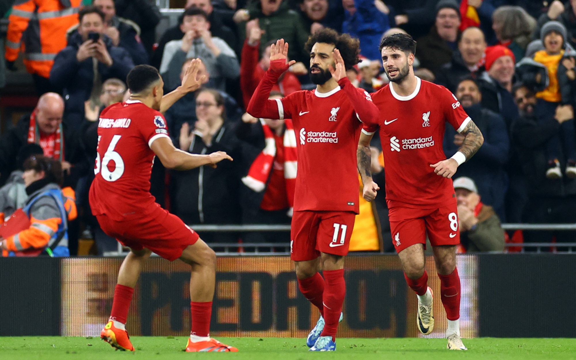 Soi tỉ số Ngoại hạng Anh: Liverpool nhấn chìm Ipswich, Arsenal bắn hạ 