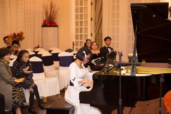 Xuân Ngọc muốn tận hưởng cuộc sống đa sắc màu hơn là bị chi phối thời gian vì cơn “nghiện” mạng xã hội Xuân Ngọc muốn tận hưởng cuộc sống đa sắc màu hơn là bị chi phối thời gian vì cơn “nghiện” mạng xã hội