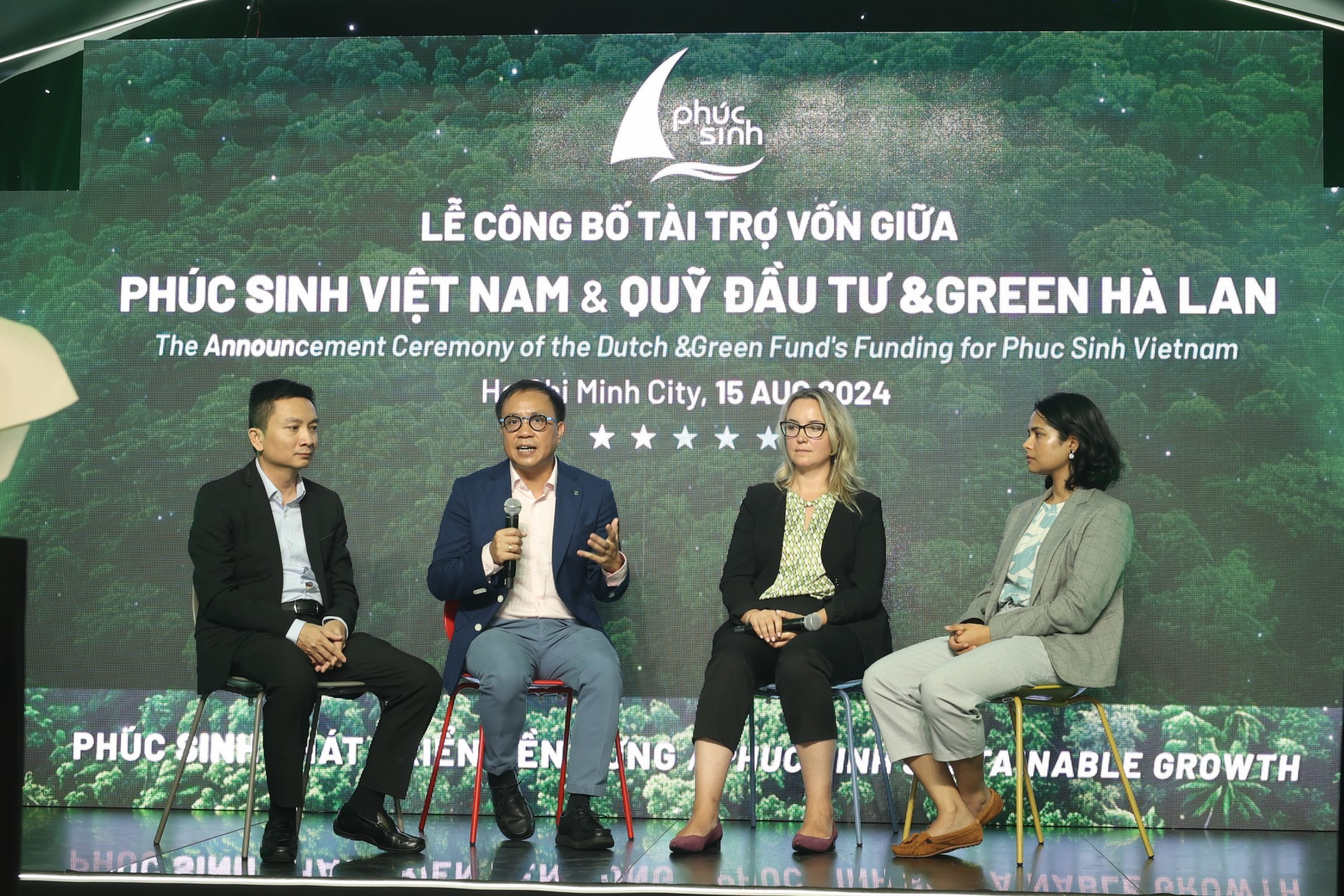 Đại diện Quỹ &Green và Công ty CP Phúc Sinh tại buổi lễ công bố tài trợ Ảnh: HOÀNG YẾN Đại diện Quỹ &Green và Công ty CP Phúc Sinh tại buổi lễ công bố tài trợ Ảnh: HOÀNG YẾN
