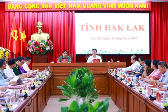 Thủ tướng Phạm Minh Chính làm việc với lãnh đạo tỉnh Đắk Lắk về tình hình phát triển kinh tế - xã hộiẢnh: TTXVN