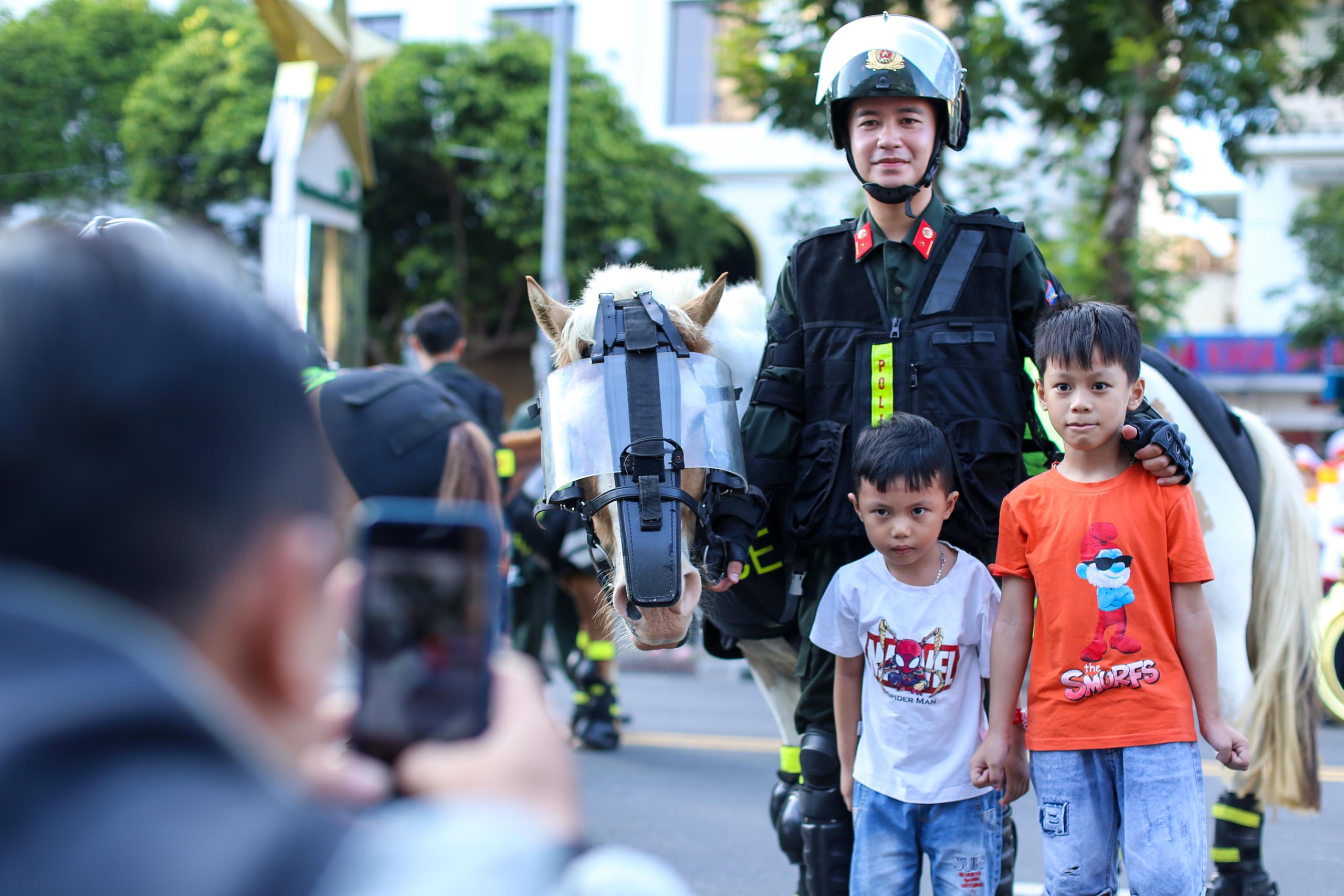 Mãn nhãn với màn trình diễn đỉnh cao của kỵ binh trên đường phố TP HCM- Ảnh 25.