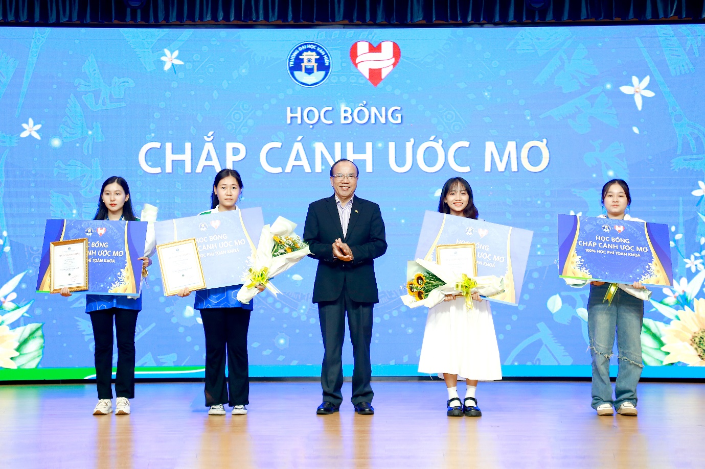 Trường ĐH Văn Hiến công bố chương trình học bổng “Kết nối tinh hoa – Khuyến tài”- Ảnh 1.