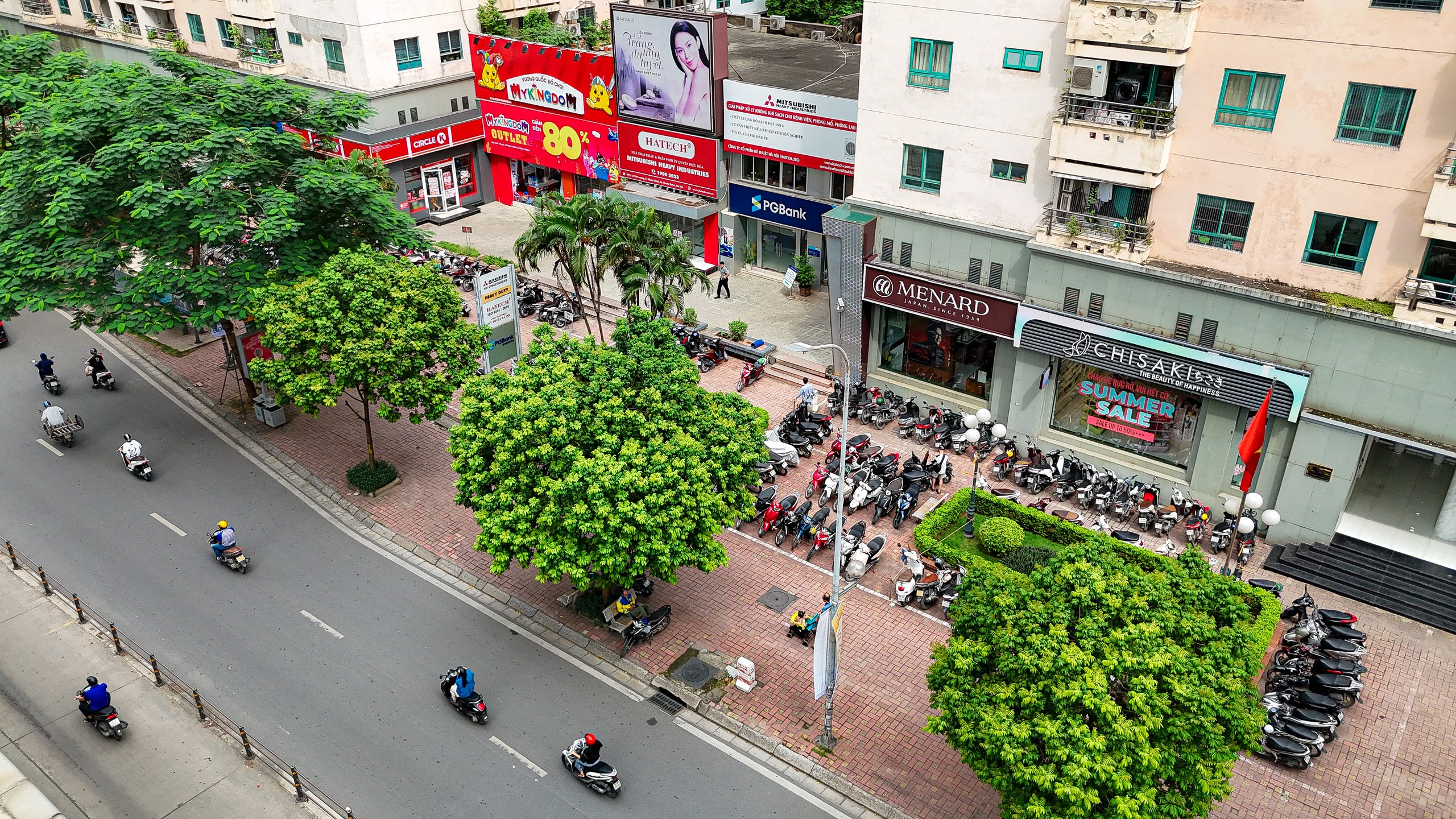 Hiện trạng 7 tuyến đường sẽ bị cắt xén vỉa hè, dải phân cách- Ảnh 5.