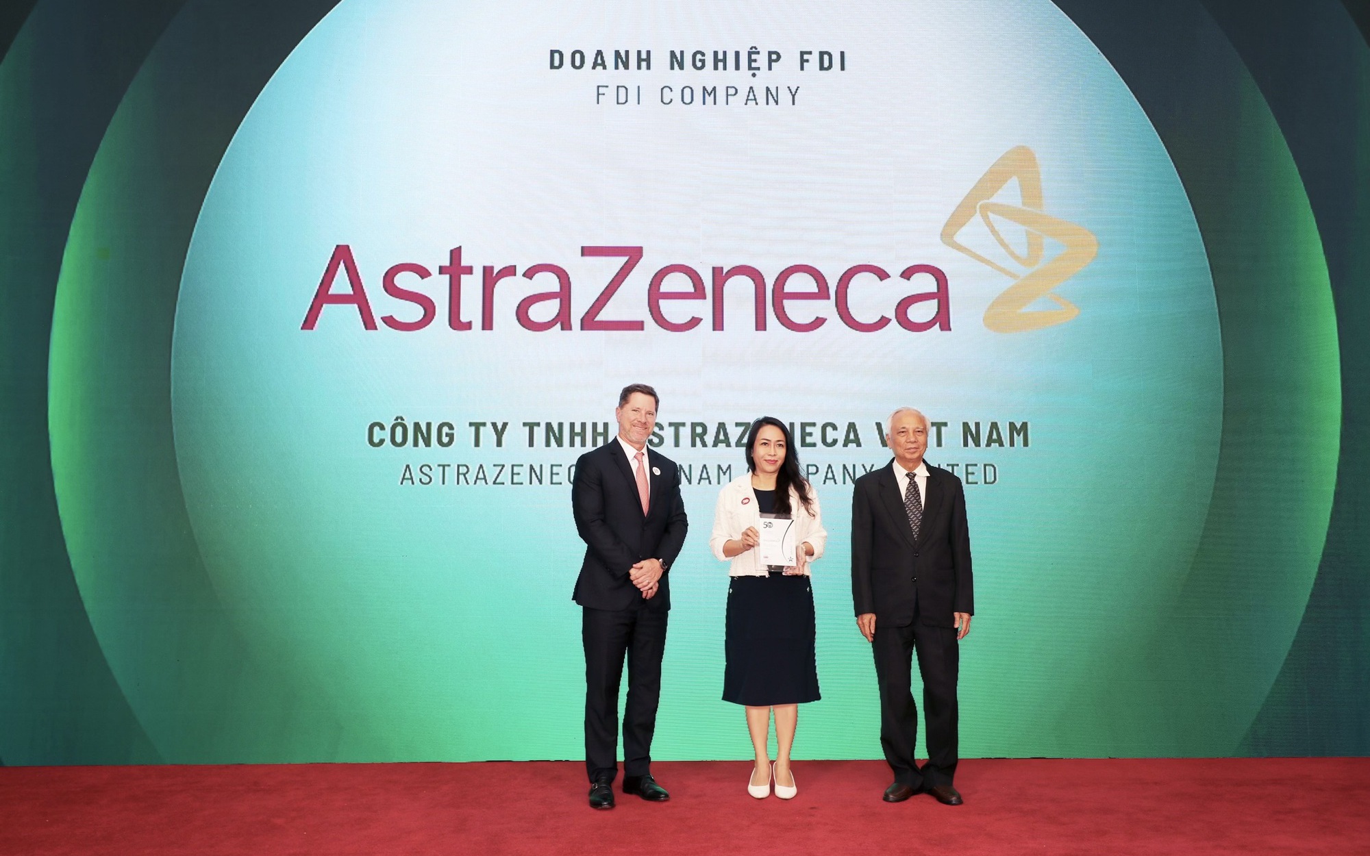 AstraZeneca Việt Nam nhận giải thưởng Doanh nghiệp phát triển bền vững tiêu biểu của năm 2024