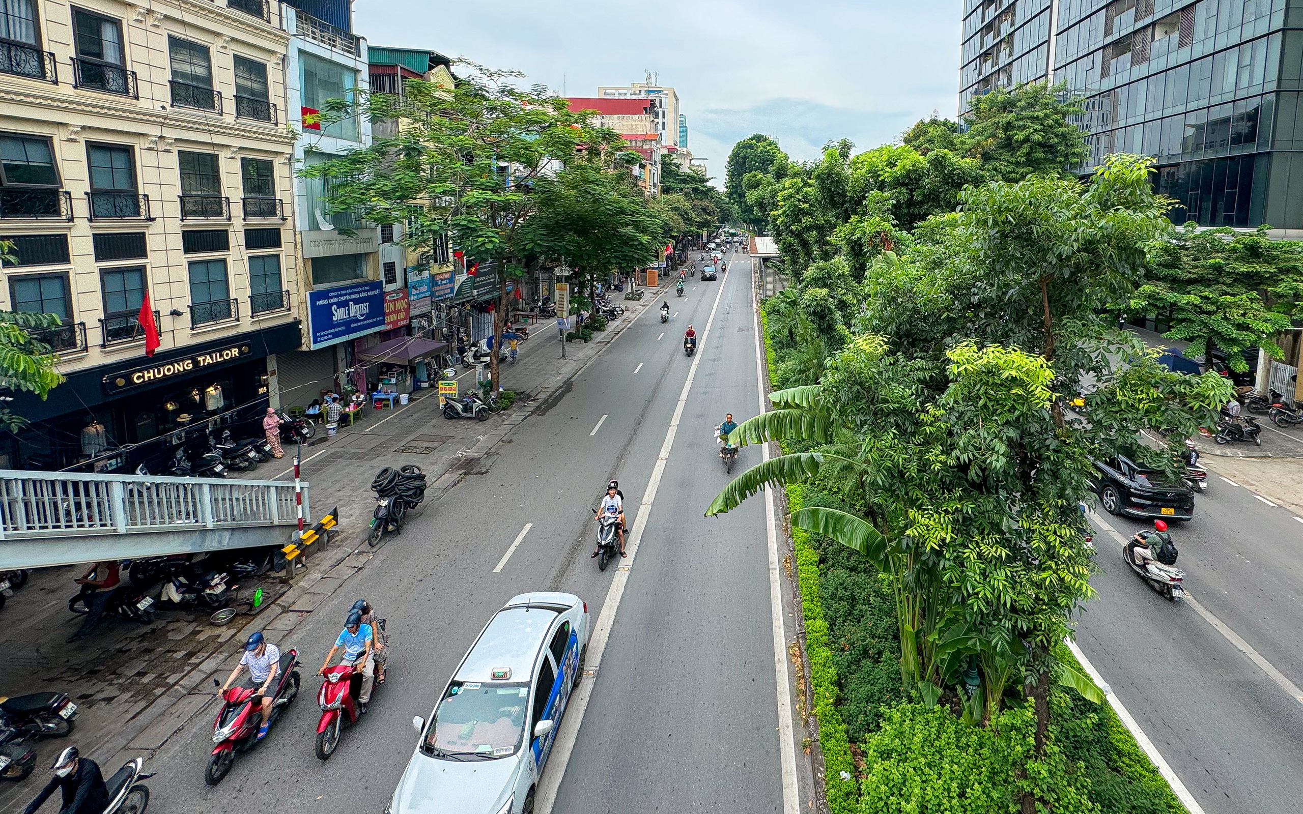 Hiện trạng 7 tuyến đường sẽ bị cắt xén vỉa hè, dải phân cách- Ảnh 10.