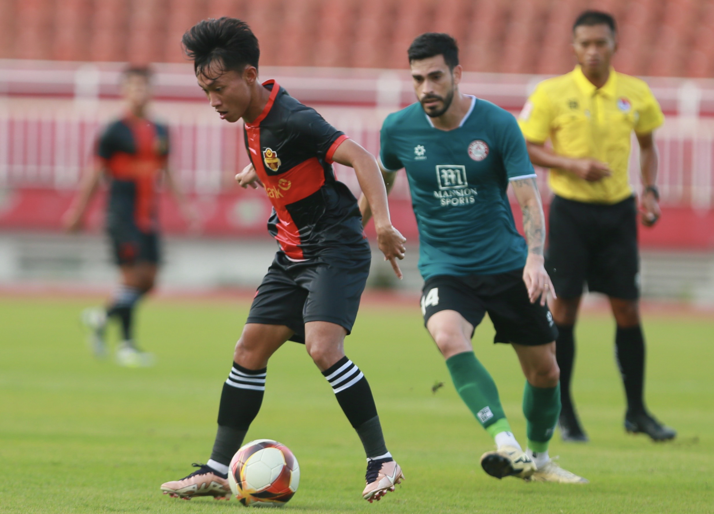 Trenér Nguyen Viet Thang má za cíl dovést mládežnický klub Ho Či Minova města do postupu do V-League - Foto 1. HLV Nguyễn Việt Thắng đặt mục tiêu đưa CLB Thanh niên TP HCM thăng hạng V-League- Ảnh 1.