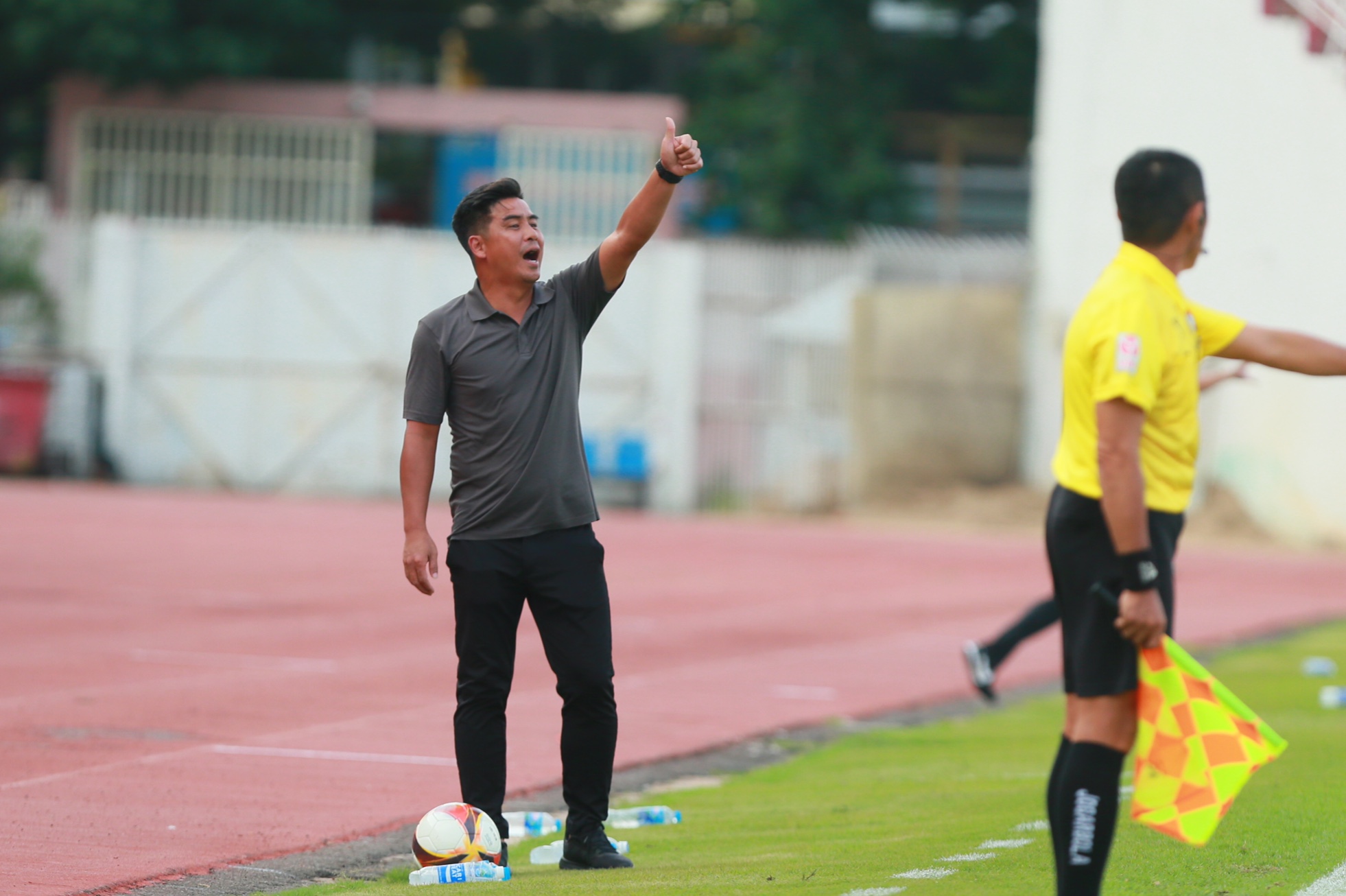 Trenér Nguyen Viet Thang má za cíl dovést mládežnický klub Ho Či Minova města do postupu do V-League - Foto 3. HLV Nguyễn Việt Thắng đặt mục tiêu đưa CLB Thanh niên TP HCM thăng hạng V-League- Ảnh 3.