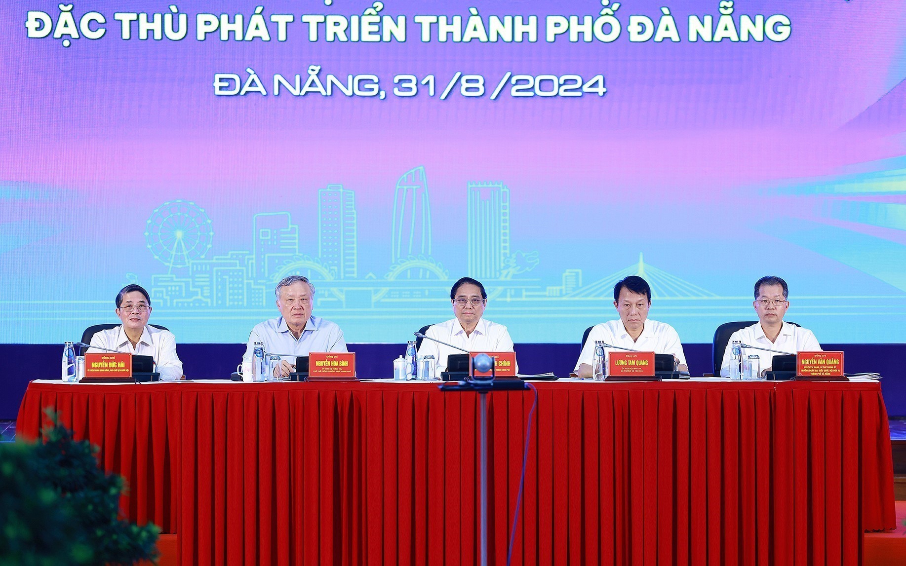 Người xây nhà mong ngày "dễ thở" - Ảnh 2.