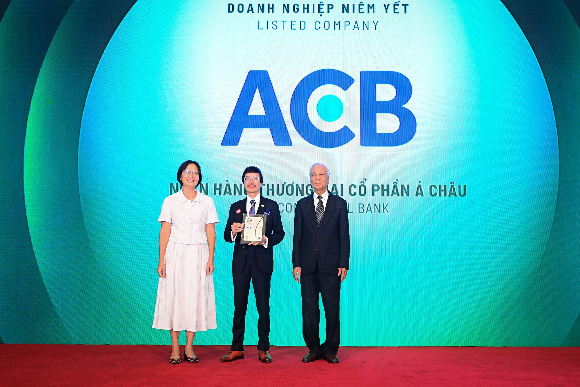 ACB 3 lần liên tiếp nhận giải Top 50 Doanh nghiệp phát triển bền vững Việt Nam- Ảnh 2.