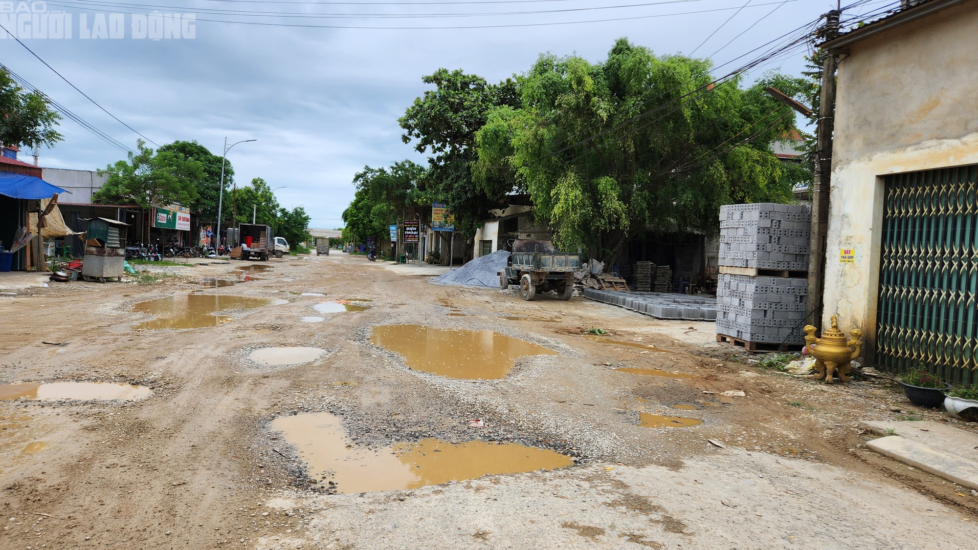 Đường thi công "rùa bò" khiến dân 2 huyện ở Thanh Hóa khốn khổ- Ảnh 4.