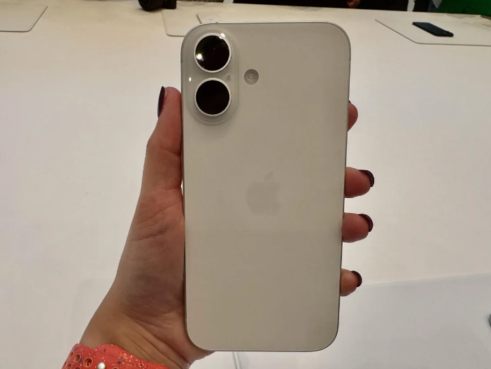 Mở đầu kỷ nguyên AI của Apple, giá iPhone 16 Plus tại Việt Nam bao nhiêu?- Ảnh 2.