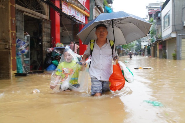 Thủ tướng: Nếu cần thiết phải cưỡng chế di dời người dân khỏi vùng nguy hiểm- Ảnh 1.