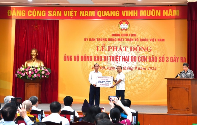 Cán bộ nhân viên Vietcombank ủng hộ 1 ngày lương hỗ trợ đồng bào bị thiệt hại do bão số 3- Ảnh 1.